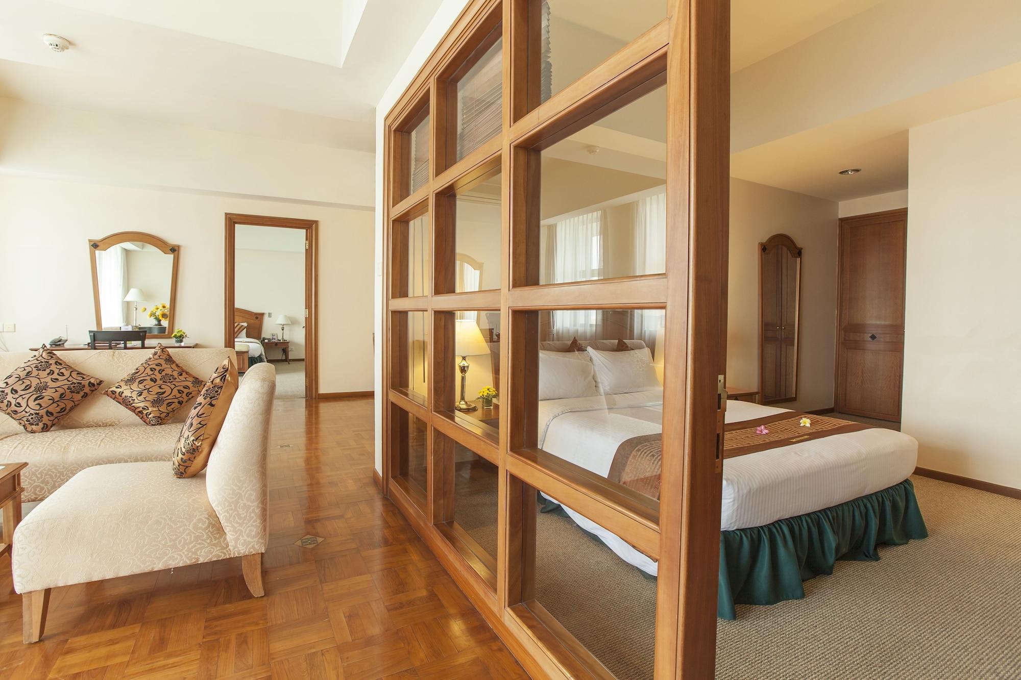 Himawari Hotel Apartments Phnom-Penh Buitenkant foto