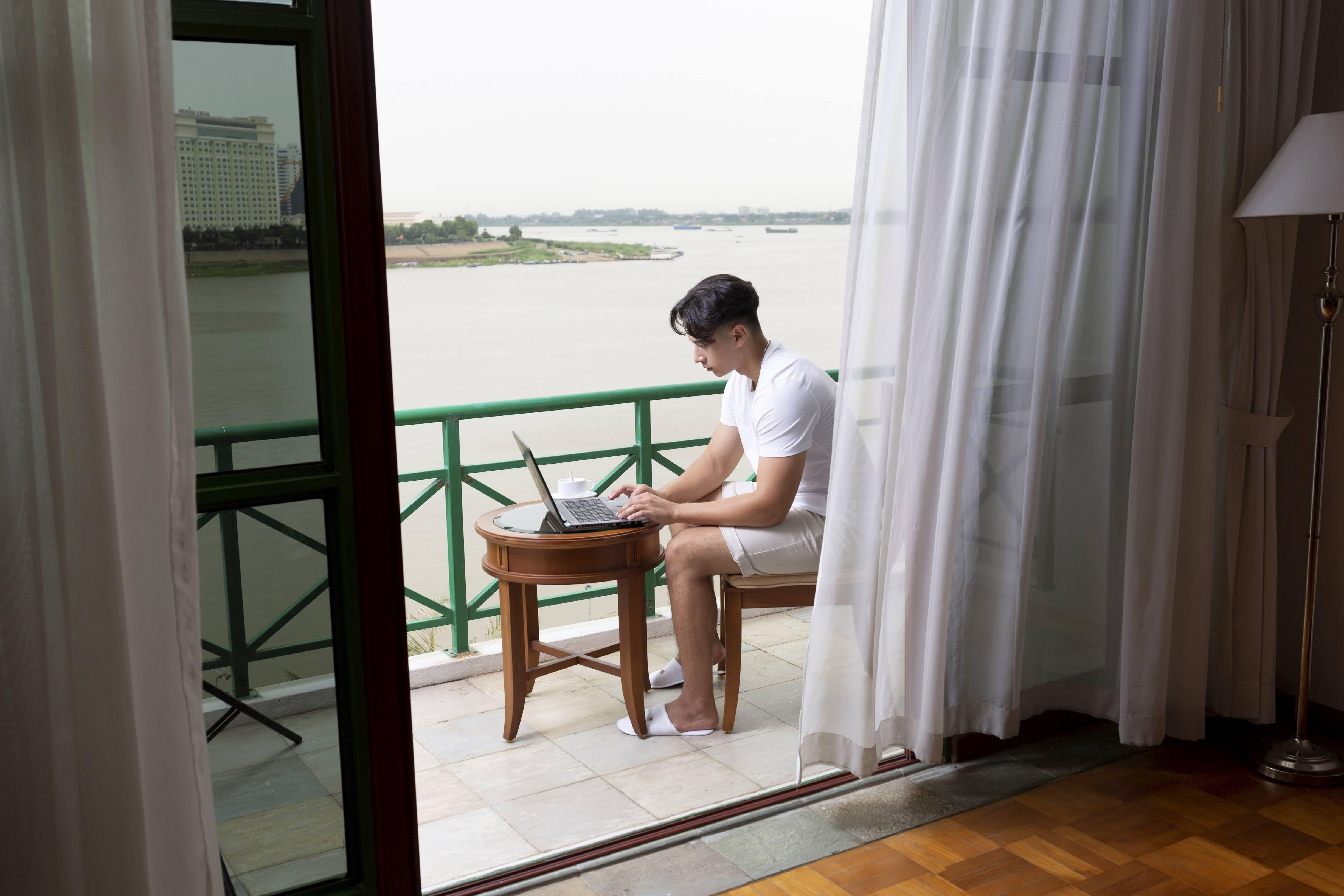 Himawari Hotel Apartments Phnom-Penh Buitenkant foto