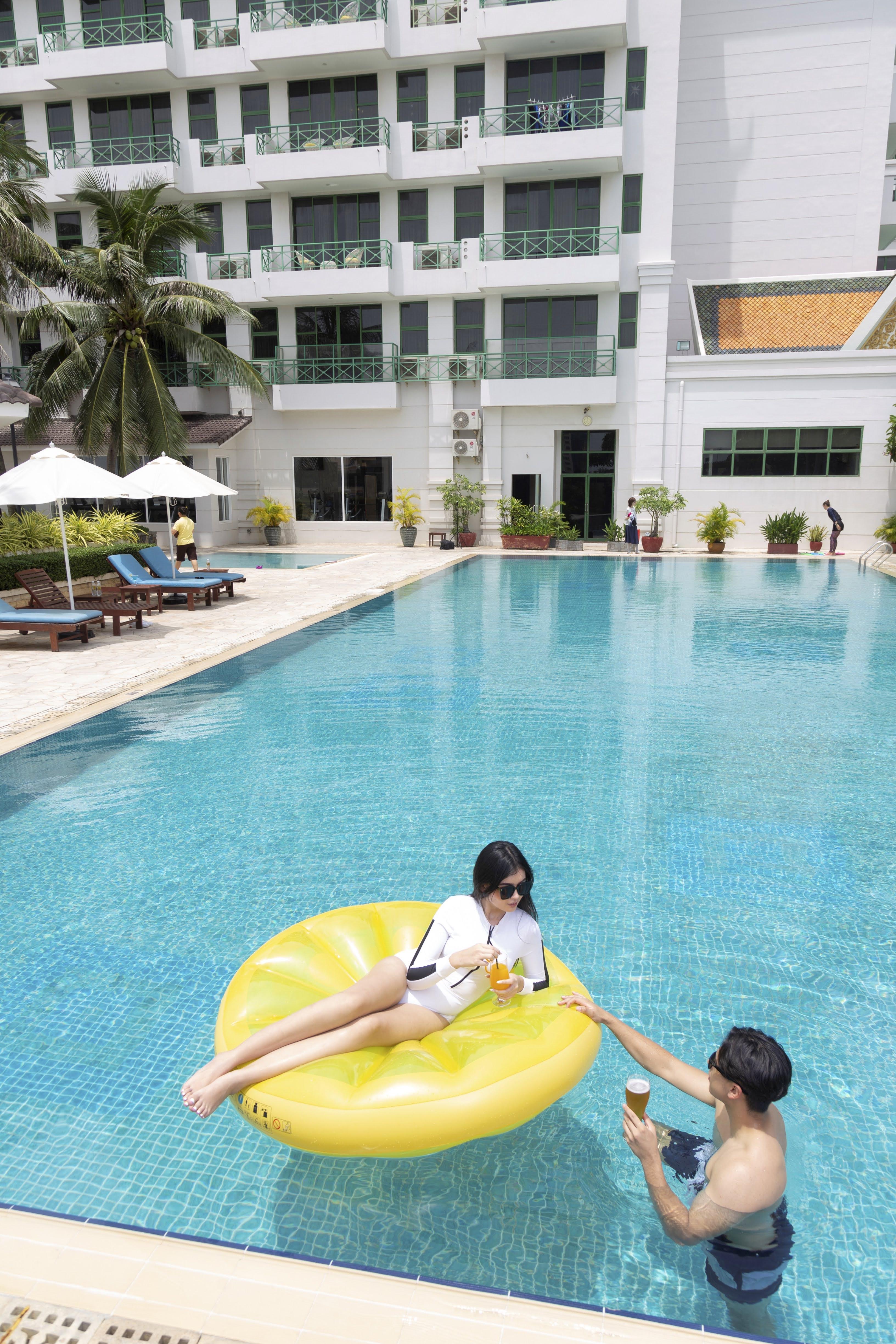Himawari Hotel Apartments Phnom-Penh Buitenkant foto