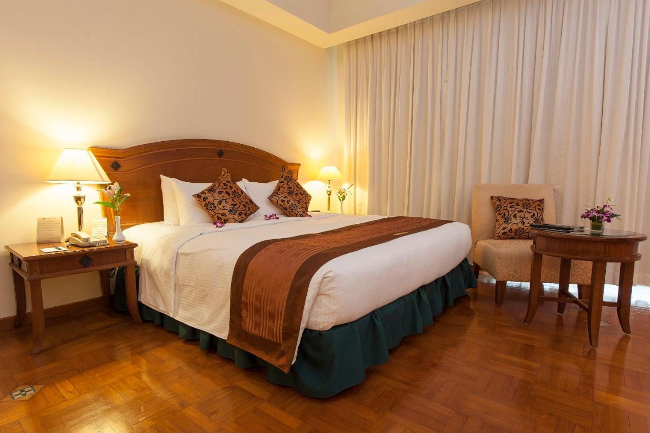 Himawari Hotel Apartments Phnom-Penh Buitenkant foto