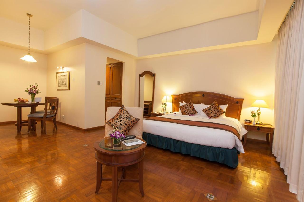 Himawari Hotel Apartments Phnom-Penh Buitenkant foto