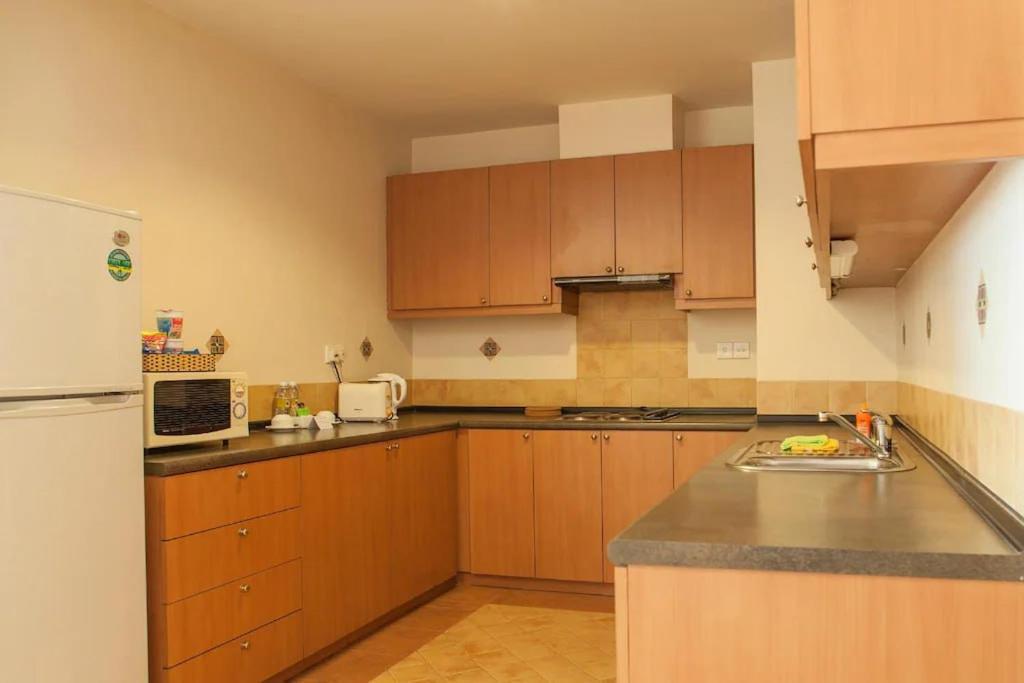 Himawari Hotel Apartments Phnom-Penh Buitenkant foto