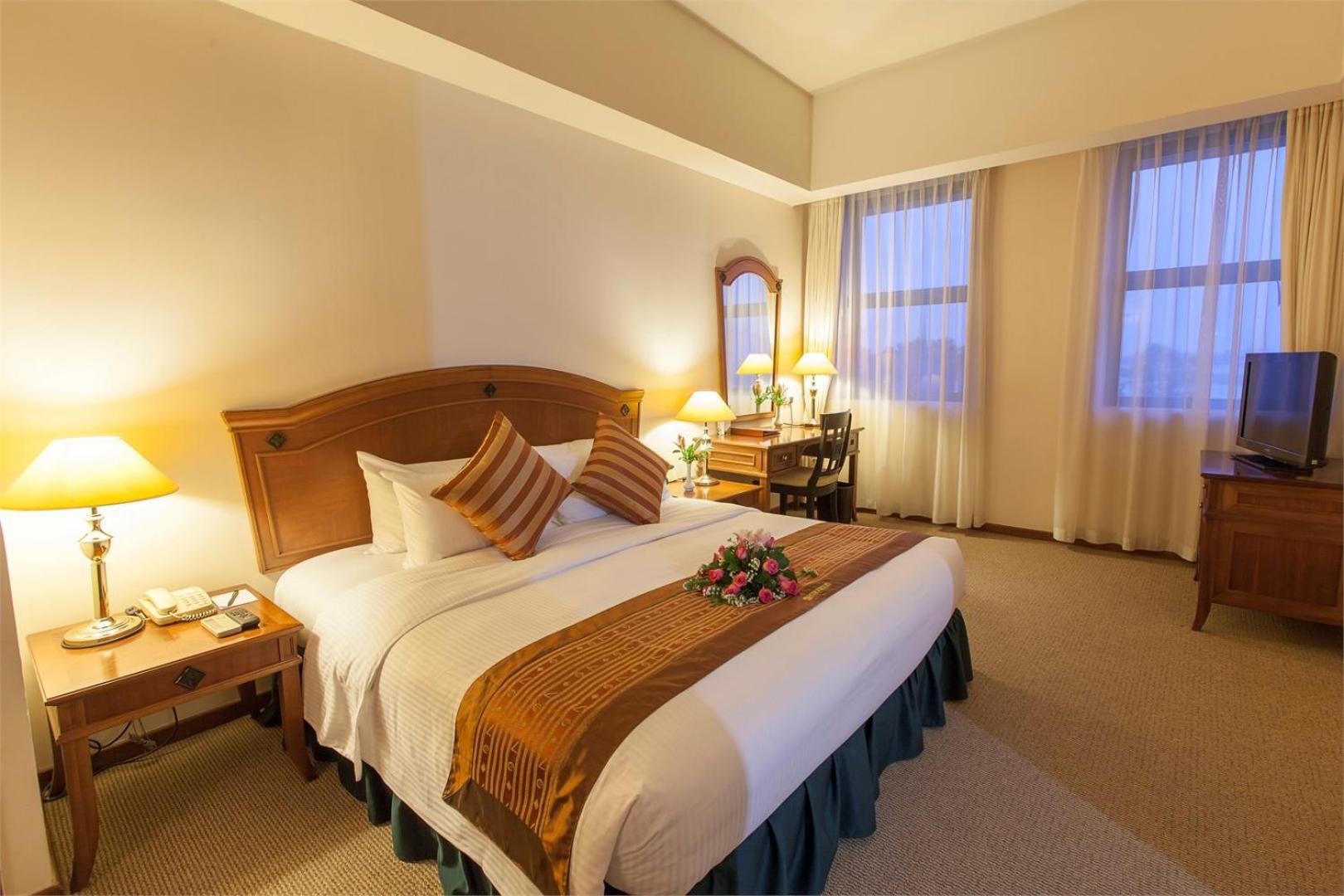Himawari Hotel Apartments Phnom-Penh Buitenkant foto