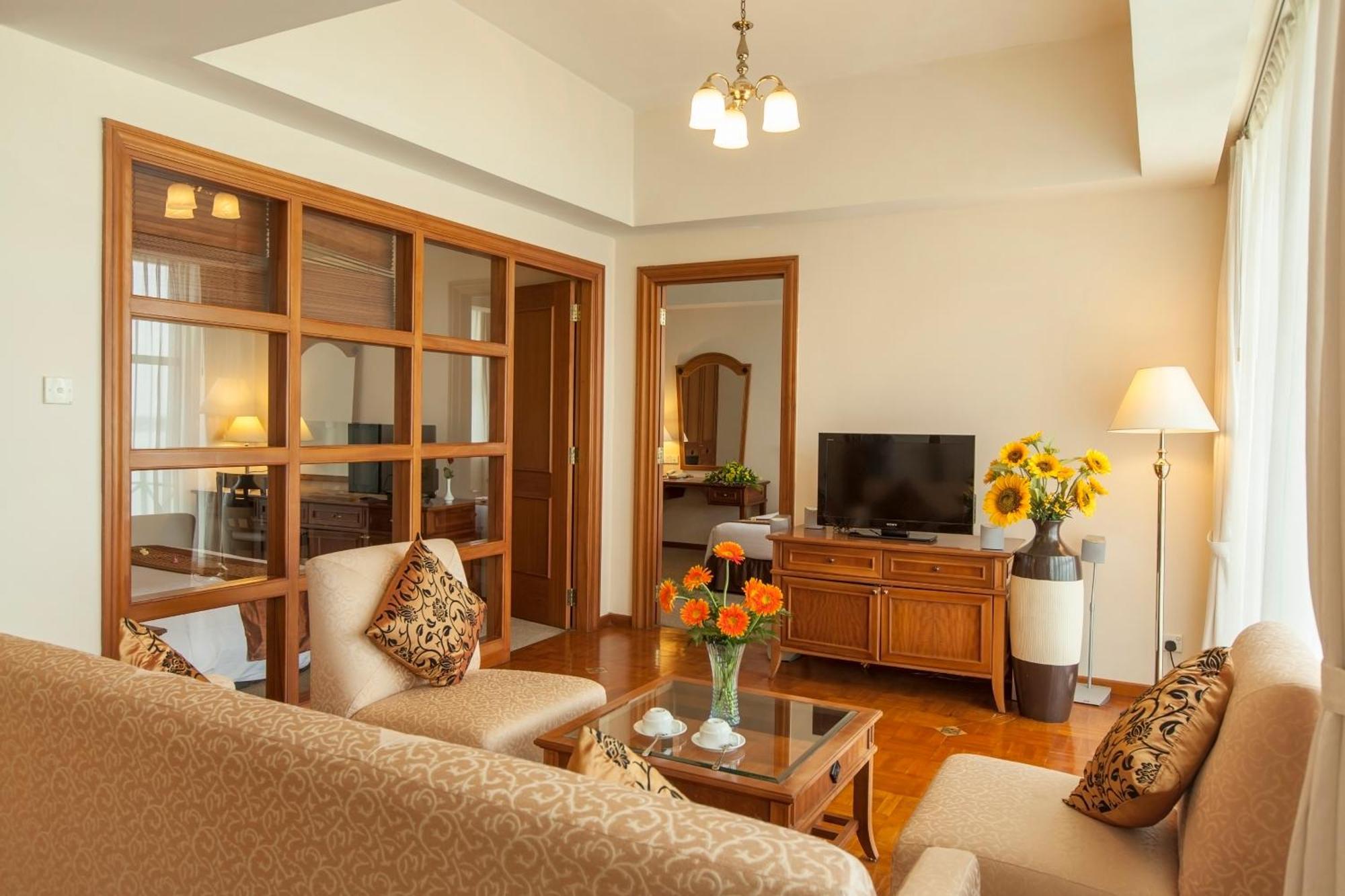 Himawari Hotel Apartments Phnom-Penh Buitenkant foto