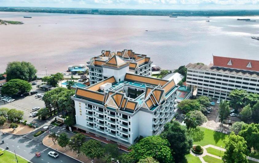Himawari Hotel Apartments Phnom-Penh Buitenkant foto