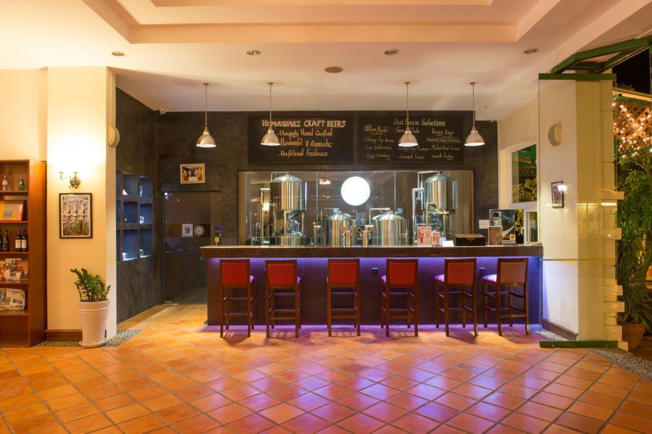 Himawari Hotel Apartments Phnom-Penh Buitenkant foto